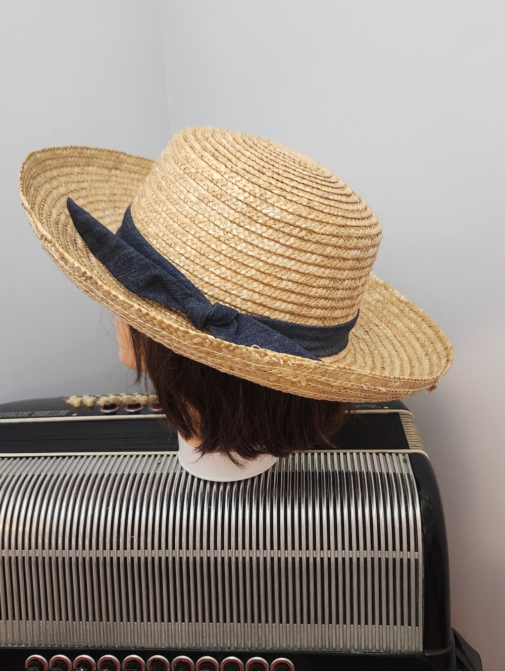 GORGEOUS STRAW SUN HAT W/DARK BLUE DRNIM ACCENT RIBBON
